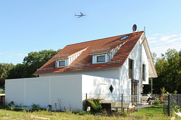 Abbildung Haus in Einflugschneise